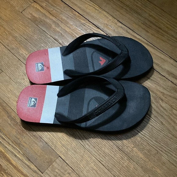 Quiksilver Black and Red Kids Flip Flops - Picture 1 of 5